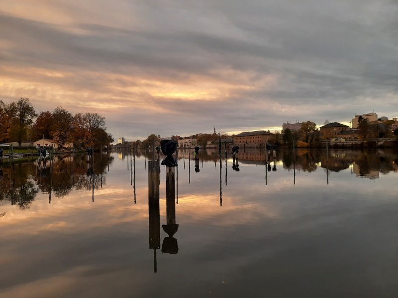 Ein Blick über den Main bei der Stadt Schweinfurt